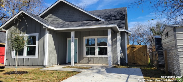 Listing photo id 0 for 338 42nd Sw