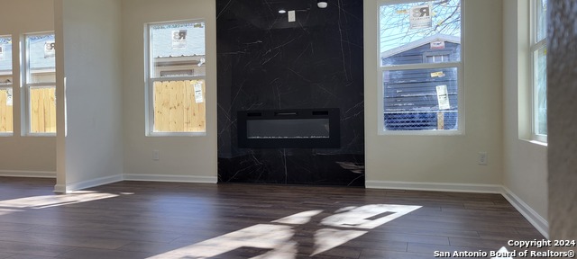 Listing photo id 1 for 338 42nd Sw
