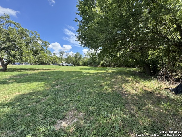 Listing photo id 1 for 854 Live Oak