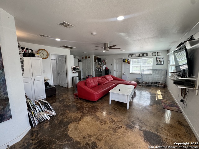 Listing photo id 3 for 854 Live Oak