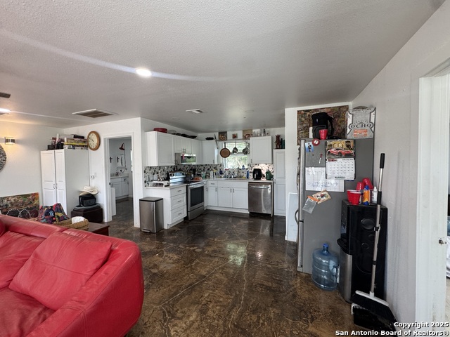 Listing photo id 4 for 854 Live Oak