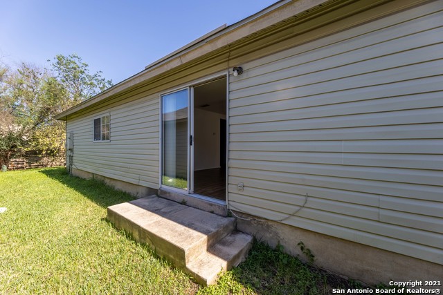 Listing photo id 8 for 8723 Dakota Creek