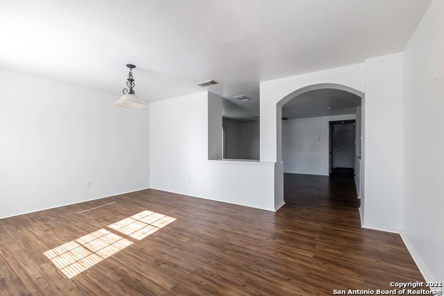 Listing photo id 1 for 8723 Dakota Creek