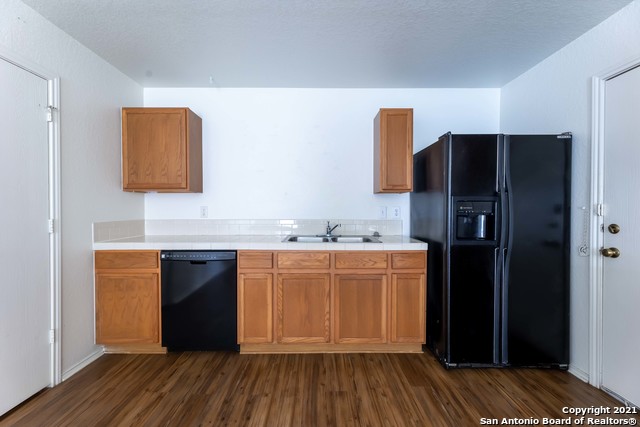 Listing photo id 4 for 8723 Dakota Creek