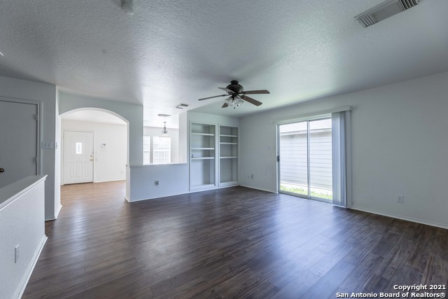 Listing photo id 6 for 8723 Dakota Creek