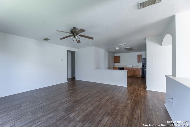 Listing photo id 7 for 8723 Dakota Creek