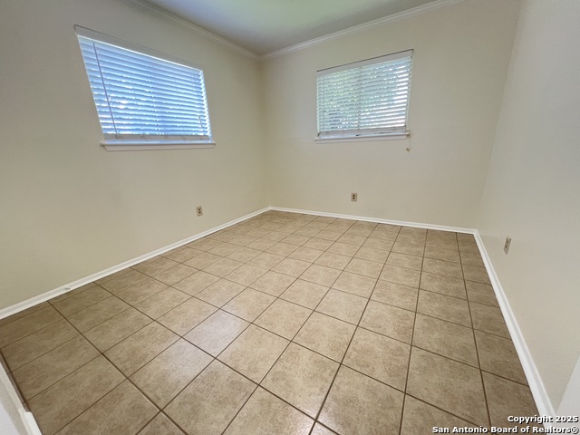 Listing photo id 11 for 734 Rosewood