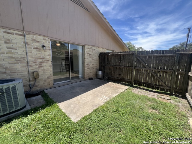 Listing photo id 12 for 734 Rosewood