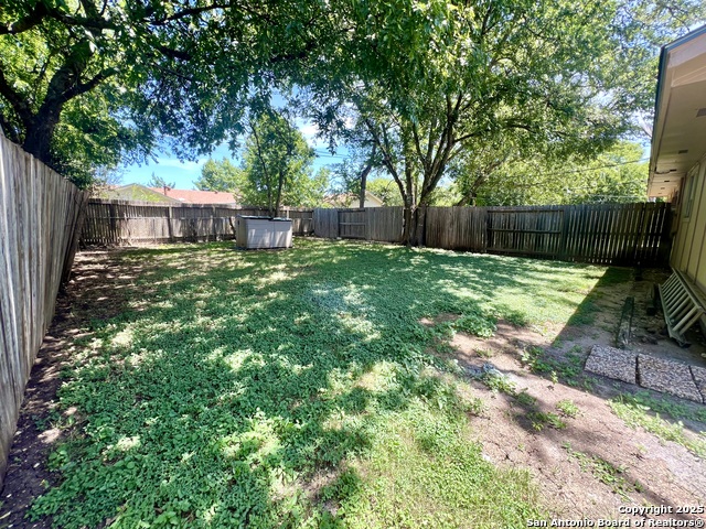 Listing photo id 13 for 734 Rosewood