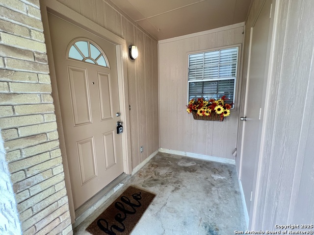 Listing photo id 0 for 734 Rosewood