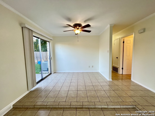 Listing photo id 3 for 734 Rosewood