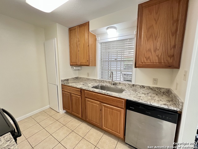 Listing photo id 5 for 734 Rosewood