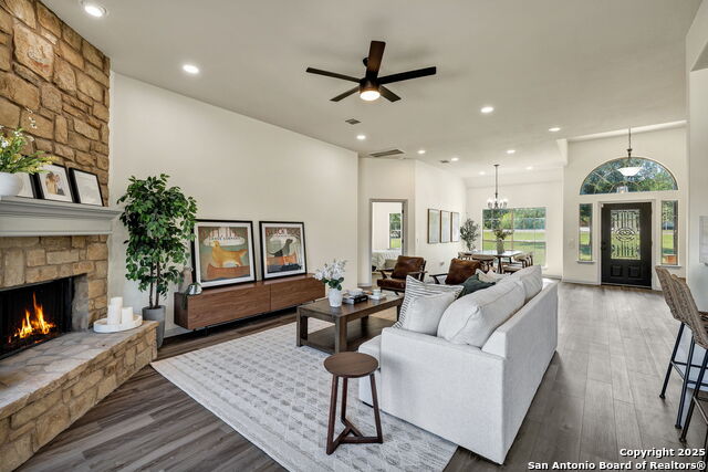 Listing photo id 11 for 913 Long Mdw