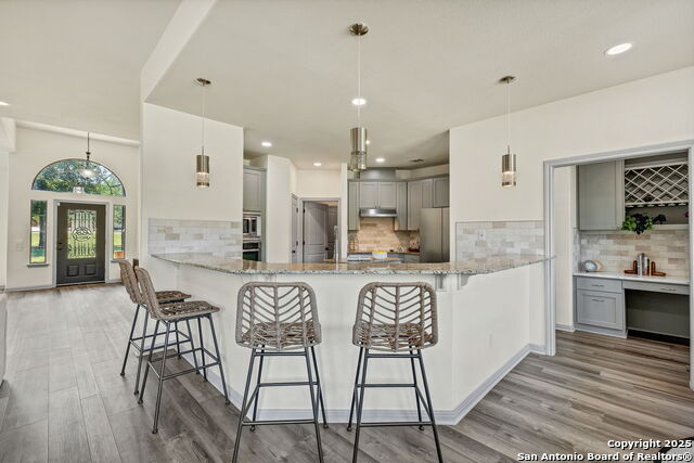 Listing photo id 18 for 913 Long Mdw