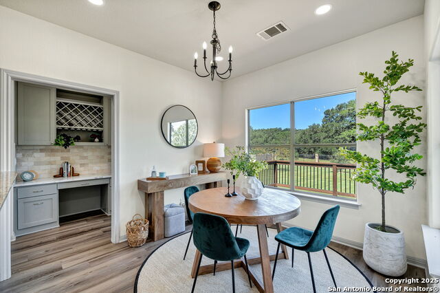 Listing photo id 19 for 913 Long Mdw