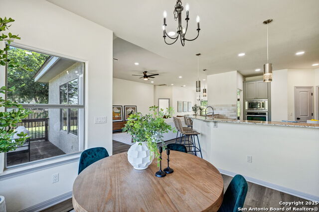 Listing photo id 21 for 913 Long Mdw