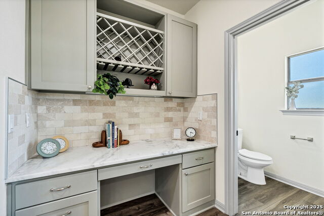 Listing photo id 22 for 913 Long Mdw