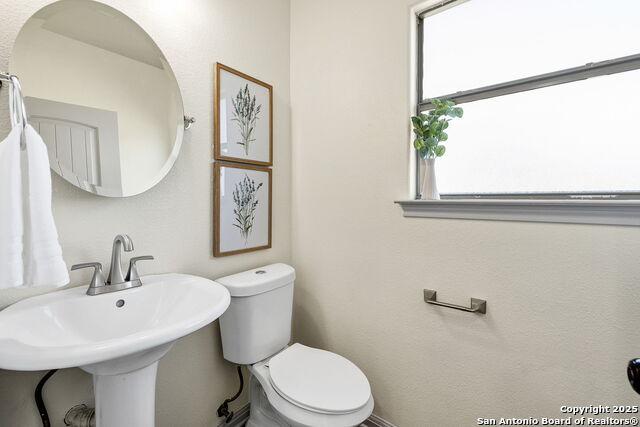 Listing photo id 23 for 913 Long Mdw