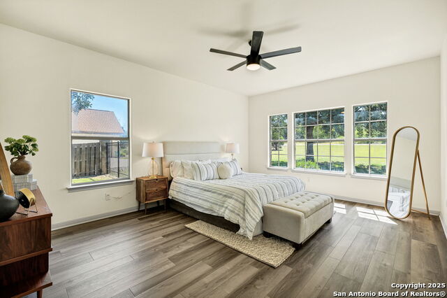 Listing photo id 24 for 913 Long Mdw