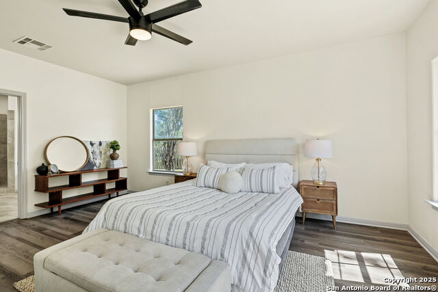 Listing photo id 25 for 913 Long Mdw