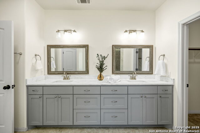 Listing photo id 27 for 913 Long Mdw