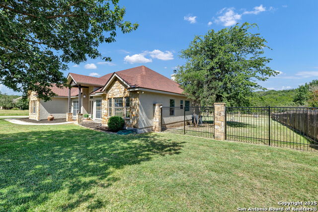 Listing photo id 1 for 913 Long Mdw