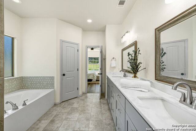 Listing photo id 29 for 913 Long Mdw