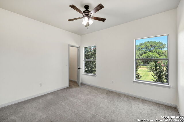 Listing photo id 32 for 913 Long Mdw