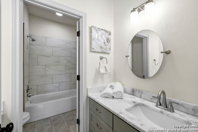 Listing photo id 35 for 913 Long Mdw