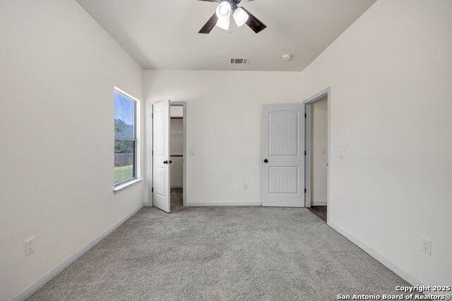 Listing photo id 39 for 913 Long Mdw