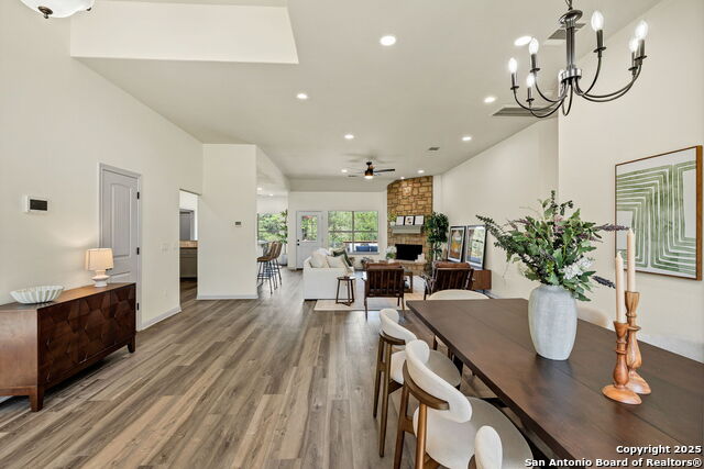 Listing photo id 3 for 913 Long Mdw