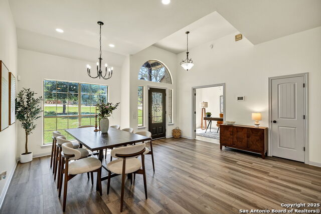 Listing photo id 4 for 913 Long Mdw