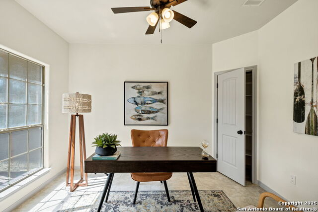 Listing photo id 6 for 913 Long Mdw