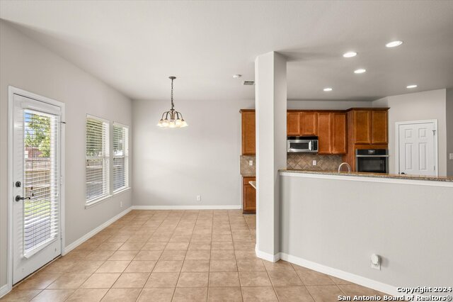 Listing photo id 14 for 128 Sage Cyn
