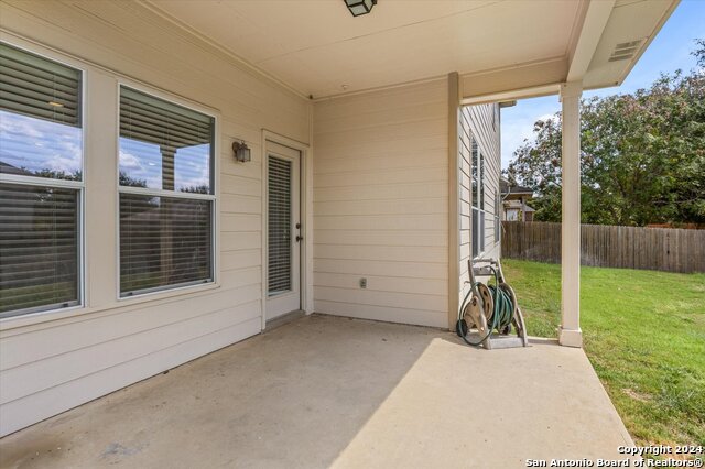 Listing photo id 39 for 128 Sage Cyn