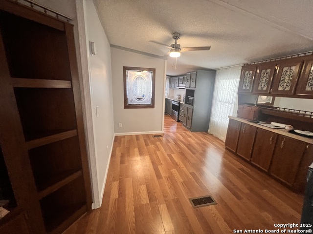 Image 8 of 27 For 7614 Von Ormy