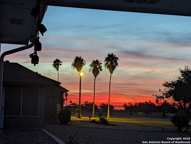 Listing photo id 16 for 7445 Golf Drive