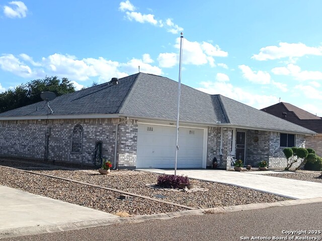 Listing photo id 0 for 7445 Golf Drive