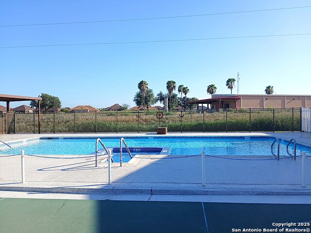 Listing photo id 39 for 7445 Golf Drive