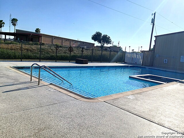 Listing photo id 40 for 7445 Golf Drive