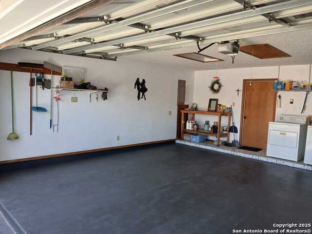 Listing photo id 5 for 7445 Golf Drive