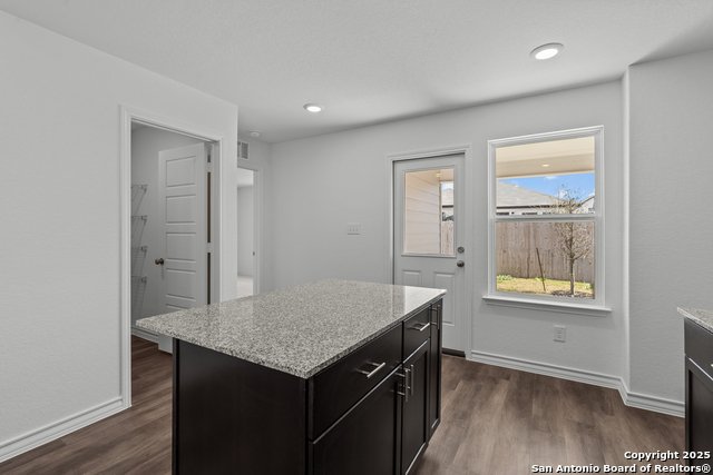 Listing photo id 12 for 862 Bluegrass Point