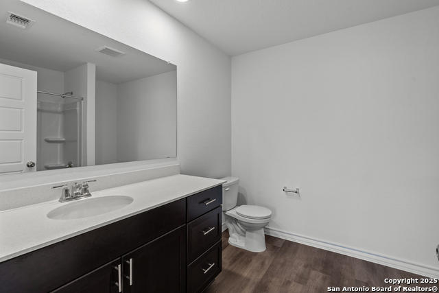 Listing photo id 15 for 862 Bluegrass Point