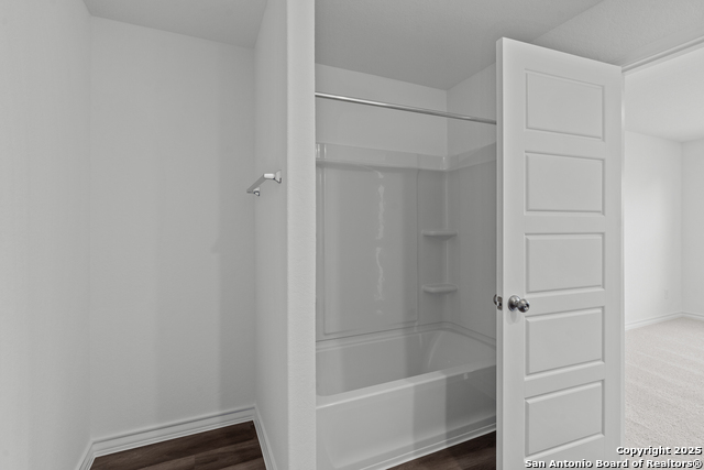 Listing photo id 16 for 862 Bluegrass Point