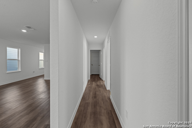 Listing photo id 19 for 862 Bluegrass Point