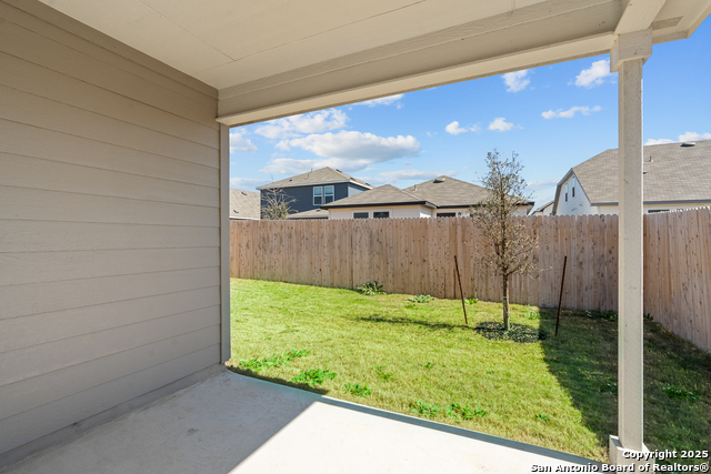 Listing photo id 23 for 862 Bluegrass Point