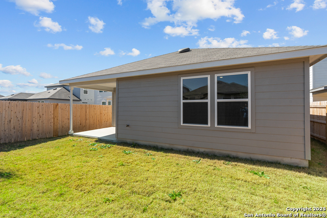 Listing photo id 24 for 862 Bluegrass Point