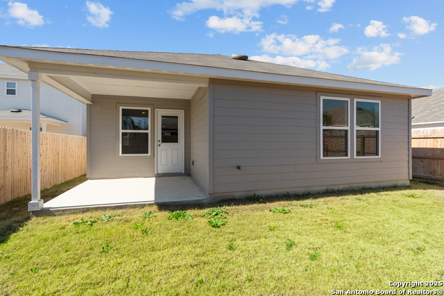 Listing photo id 25 for 862 Bluegrass Point