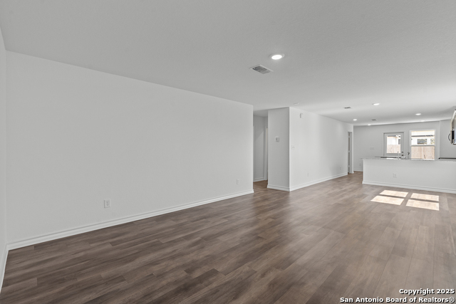 Listing photo id 2 for 862 Bluegrass Point