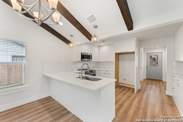 Listing photo id 17 for 111 Young W